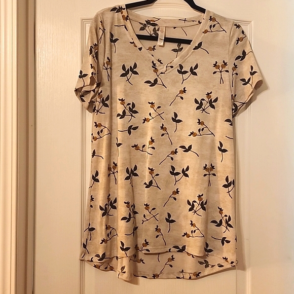 LuLaRoe Christy T M - Picture 1 of 2